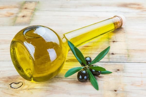 Idratazione con olio d'oliva: conoscere i benefici