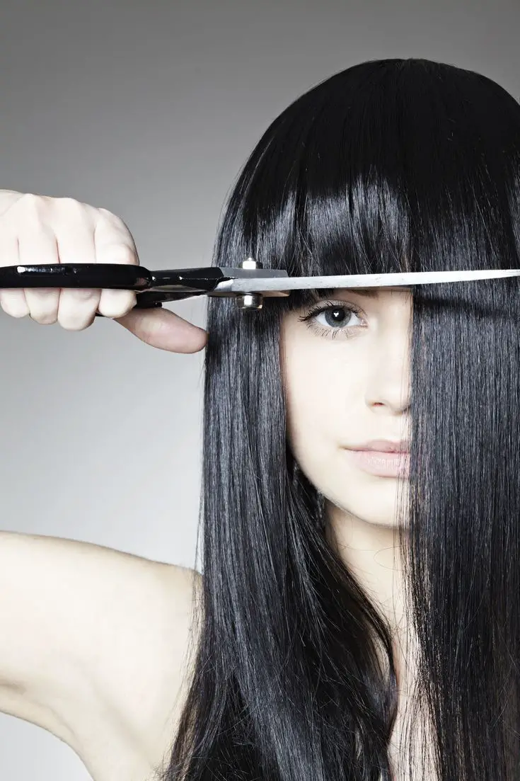 Come tagliare i capelli da soli: 7 opzioni da fare a casa